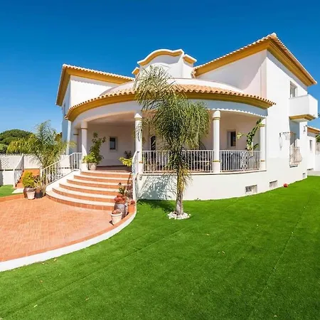 Cavi Vila *