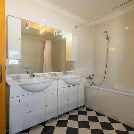 Cavi * Olhos de Agua (Albufeira)