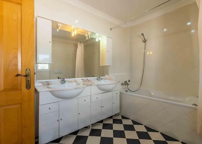 Cavi * Olhos de Agua (Albufeira)